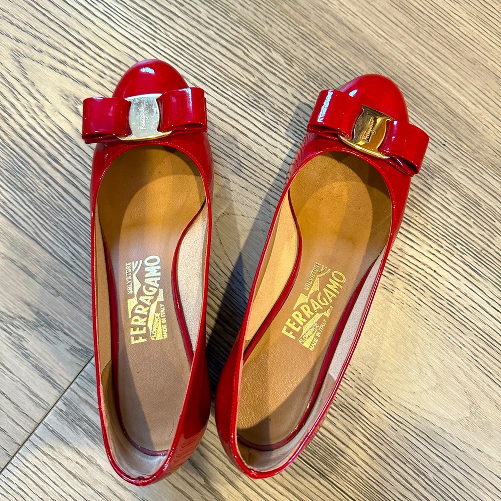 Salvatore Ferragamo Vara Bow pump shoe, size 5B, Red, good condition